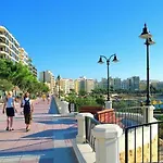 Apartment Luxurious 2br In *