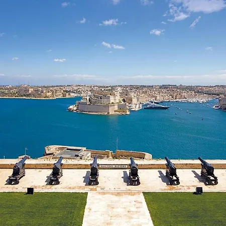 Apartamento Luxurious 2br In *