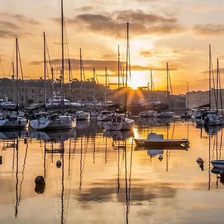 Apartment Luxurious 2br In *