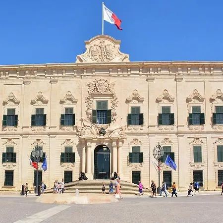 Luxurious 2br In Apartment *