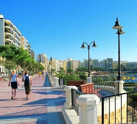Apartment Luxurious 2br In *