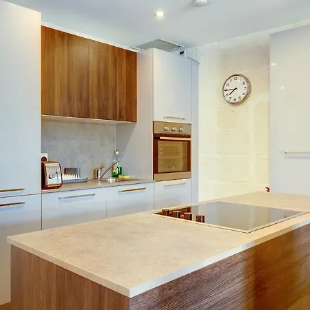Luxurious 2br In Apartment